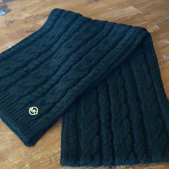 NWT Michael Kors Cable Knit Muffler Scarf in Black One Size - Picture 8 of 8